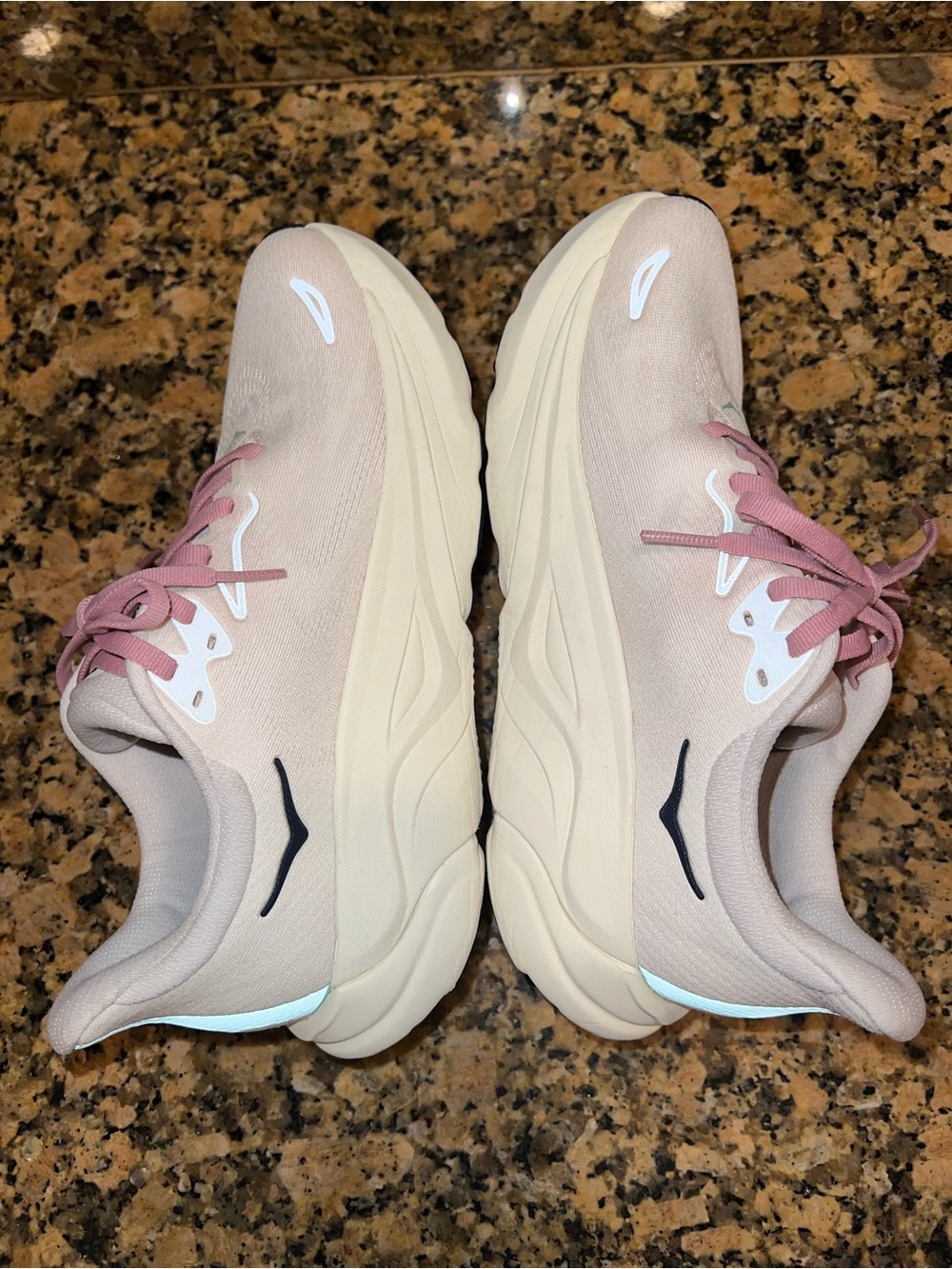 Hoka Arahi 8 Women's Running Shoes — Pale Pink with Mint & Dark Logo - Picture 10 of 11